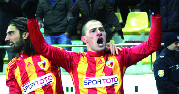 İLKLERİN ADAMI TROİSİ!