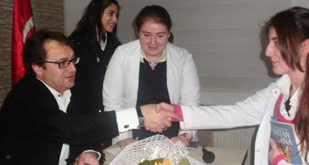 OKURLARIYLA BULUŞTU 