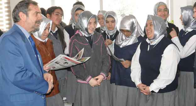 GENÇLER  TELEVİZYONCULUĞU ÇOK SEVDİ