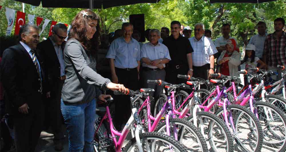 MELİKGAZİ   BELEDİYESİ BAŞARIYI ÖDÜLLENDİRDİ