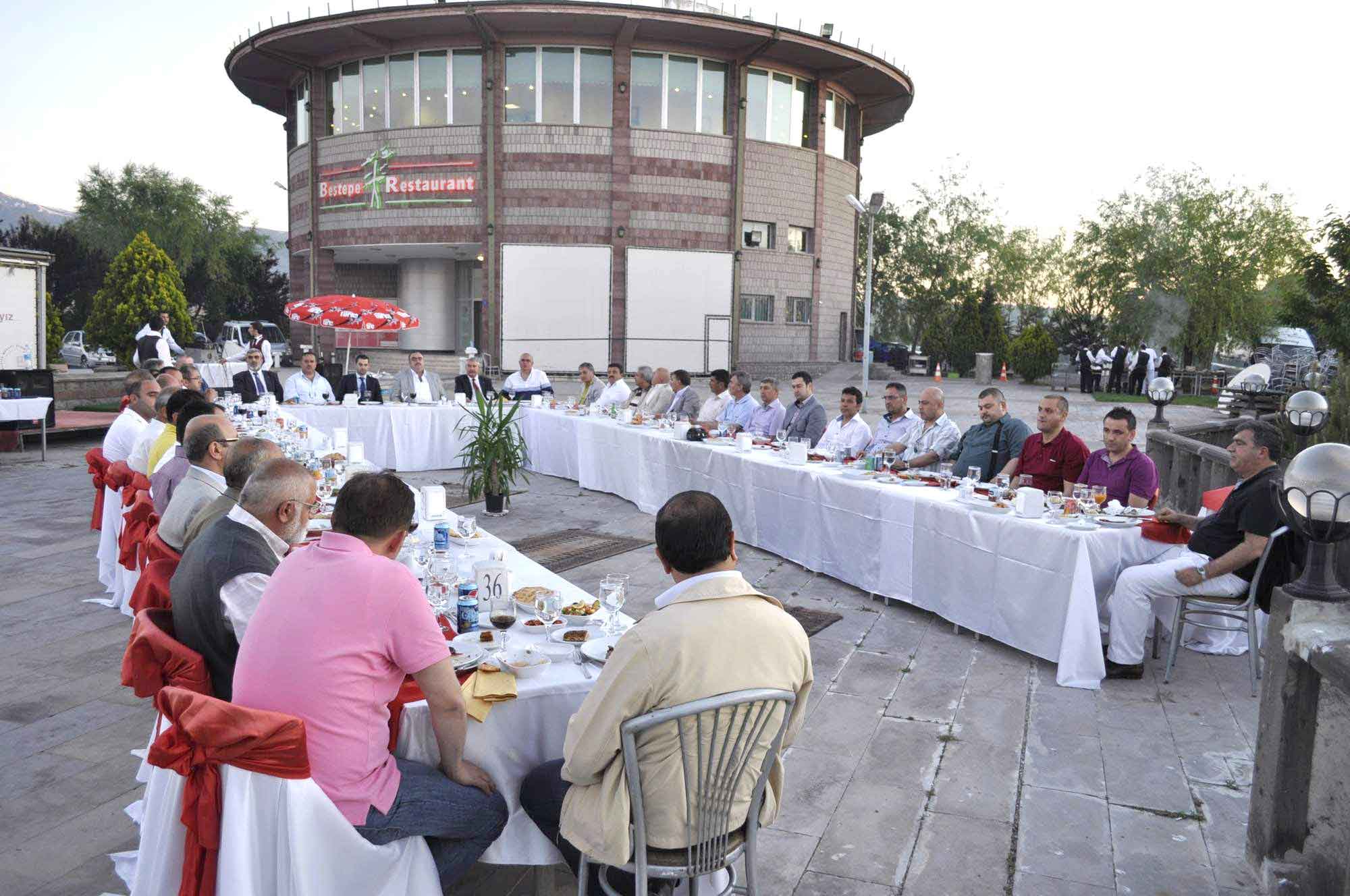 BÜYÜK BİR YANLIŞIN İÇERİSİNDELERDİR