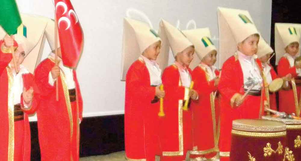 MİNİK MEHTERANLAR BÜYÜLEDİ