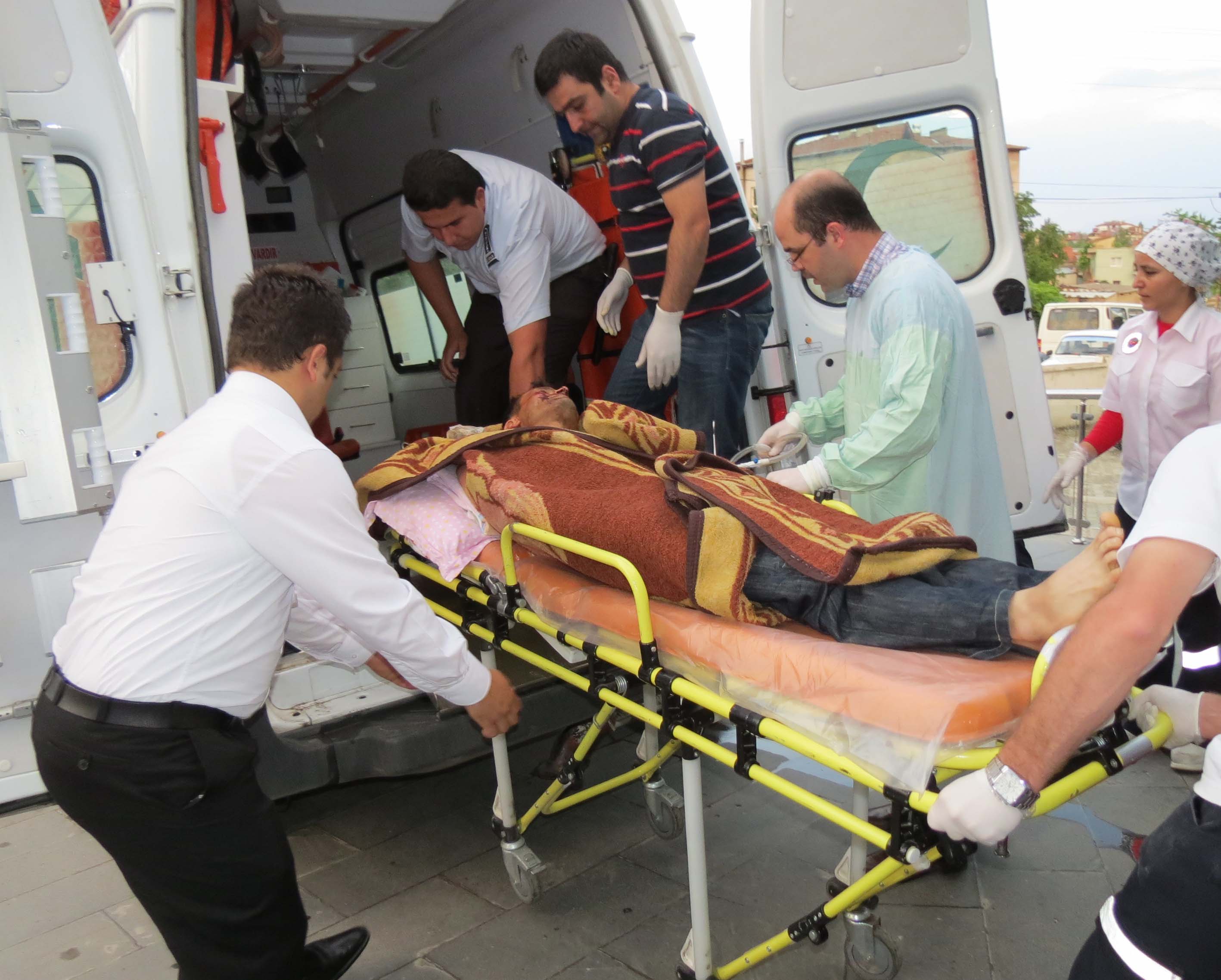 EŞİNİ KAÇIRAN ARKADAŞININ KARDEŞİ TARAFINDAN BIÇAKLANDI