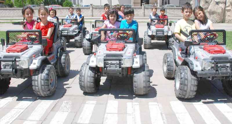 TRAFİK PARKINA ÇOCUKLARDAN YOĞUN İLGİ