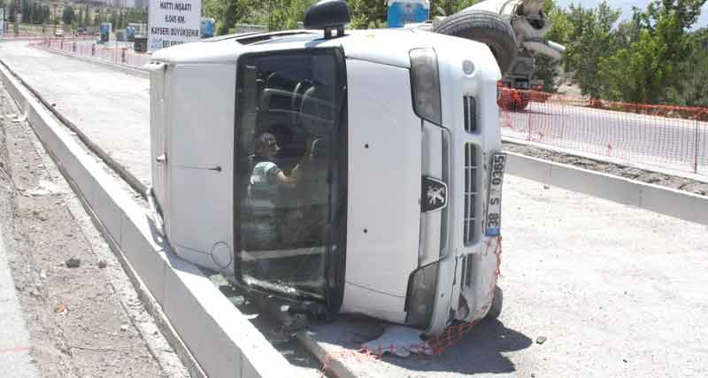 YAYALARA ÇARPMAMAK İÇİN CANINDAN OLUYORDU