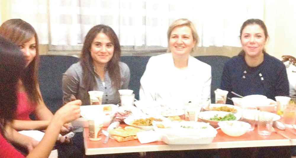 ÖĞRENCİ EVİNDE İFTARINI AÇTI