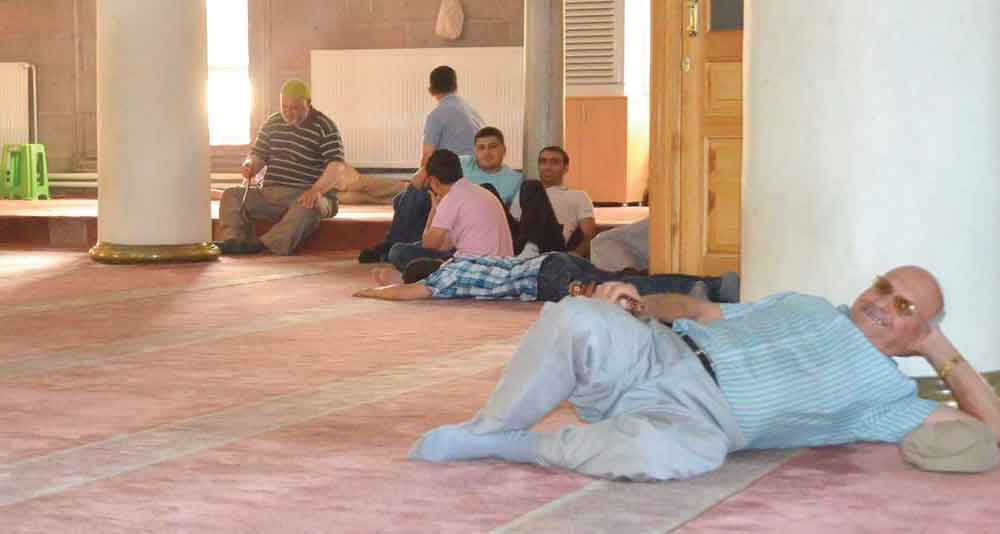 VATANDAŞLAR CAMİLERE AKIN ETİ