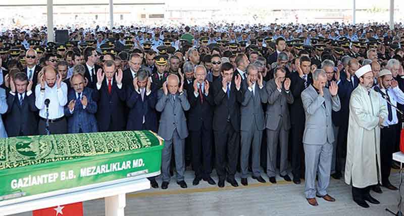 TERÖRE LANET YAĞIYOR