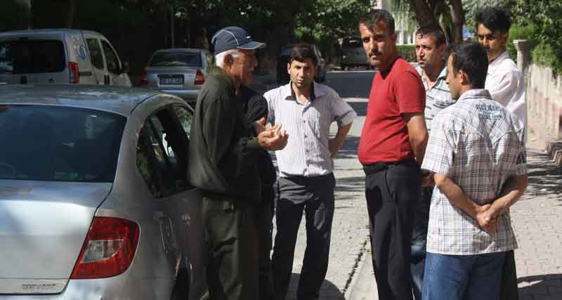 2 BUÇUK AYLIK BEBEKLERİNİ BEŞİĞİNDE ÖLÜ BULDULAR