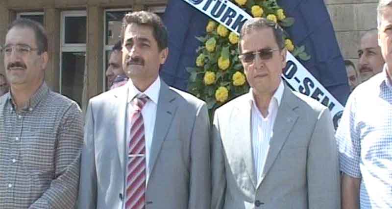 TÜRK-BÜRO-SEN ADLİYE ÖNÜNE SİYAH ÇELŞENK BIRAKTI