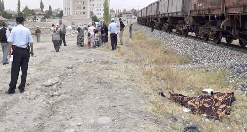 YÜK TRENİ CAN ALDI