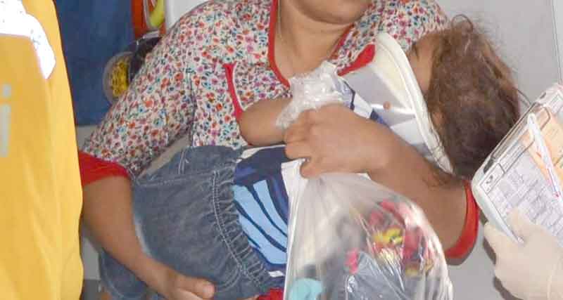 2 YAŞINDAKİ ÇOCUK MERDİVEN BOŞLUĞUNDAN DÜŞTÜ