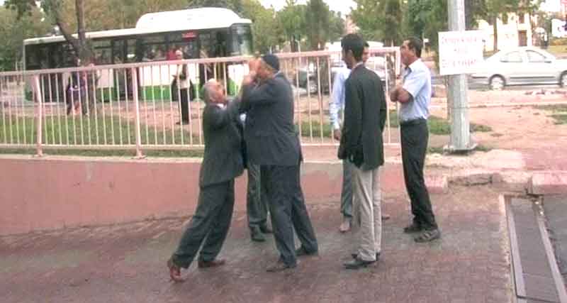 MÜŞTERİ KAVGASI HASTANEDE BİTTİ