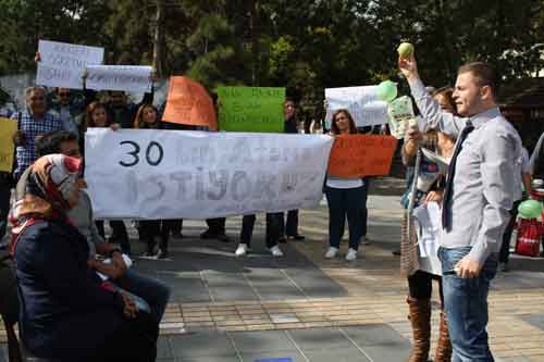 ATANAMAYAN ÖĞRETMENLER EYLEM YAPTI