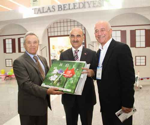 TALAS STANDINA ZİYARETÇİ AKINI