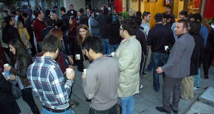 KAHVEHANELERİNE SAHİP ÇIKTILAR