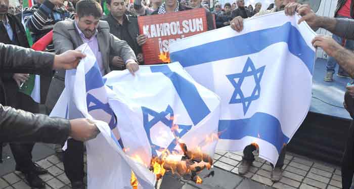 SADET PARTİLİLER İSRAİL BAYRAĞINI ATEŞE VERDİ