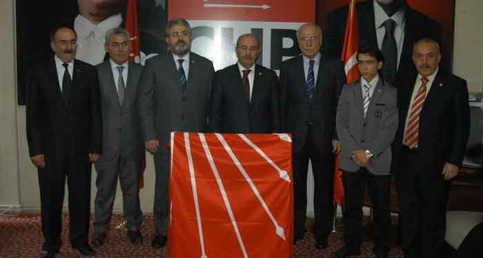 CHP ÖĞRETMENLERE MAAŞ İKRAMİYESİ İÇİN YASA TEKLİFİ VERDİ