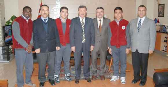 YABANCI ÖĞRENCİLERDEN VALİ YILMAZ’A ZİYARET