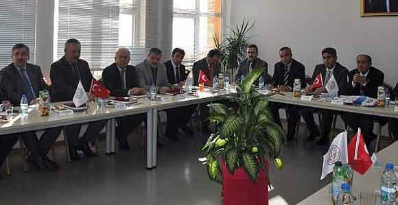 İL MİLLİ EĞİTİM MÜDÜRÜ BİLAL YILMAZ: “SORUNLAR AİLELERİ ZİYARETLE DAHA KOLAY ÇÖZÜLÜR”