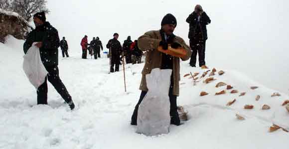 ERCİYES KAR KAPLANLARI YABAN HAYVANLARINI UNUTMADI