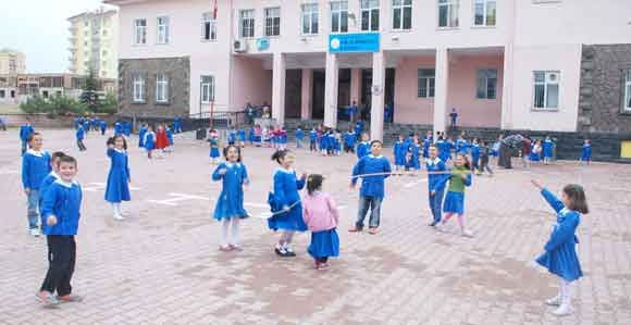 SÜRÜCÜLER OKUL ÖNLERİNDE HIZ YAPMASIN