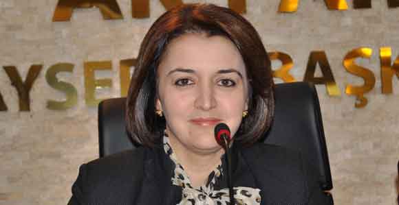 SİYASETİ KADINSIZ DÜŞÜNMEK HAYATI YARIM ALGILAMAKTIR