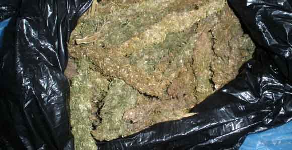 OĞLUNA MOTOR ALMAK İÇİN ESRAR SATTI 