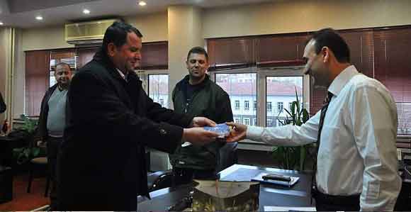 ROMANYALI ÖĞRETMENLER BİLAL YILMAZ’I ZİYARET ETTİ