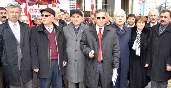 KAMU - SEN İL TEMSİLCİSİ ALİ BENLİ: “İNSANLIK SUÇU İŞLEYEN CANİLERE VERİLEN TAVİZLER KESİNLİKLE KABUL EDİLEMEZ”