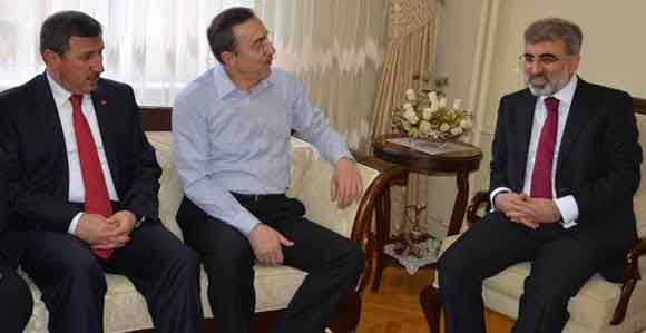 BAKAN YILDIZ FURKAN DOĞAN’IN AİLESİNİ ZİYARET EDİP, NÖBETÇİ VEKİL OLDU VATANDAŞIN DERDİNİ DİNLEDİ.