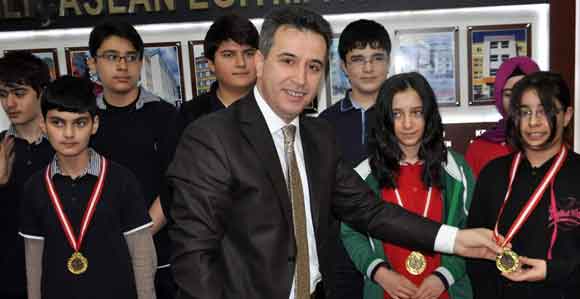 KILIÇASLAN EĞİTİM KURUMLARI ŞAMPİYONLARINI ÖDÜLLENDİRDİ