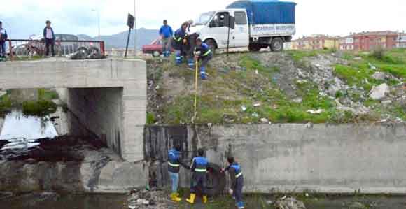 KOCASİNAN TAŞKIN KANALLARINI TEMİZLEDİ