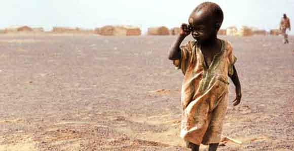 AFRİKA İÇİN DÜZENLENEN YARDIM KERMESİNE BÜYÜK İLGİ.