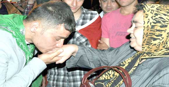 KINALI KUZULAR, KIŞLA YOLUNDA 