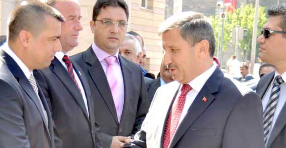 VALİ  ŞERİF YILMAZ  KÜTAHYA YOLCUSU