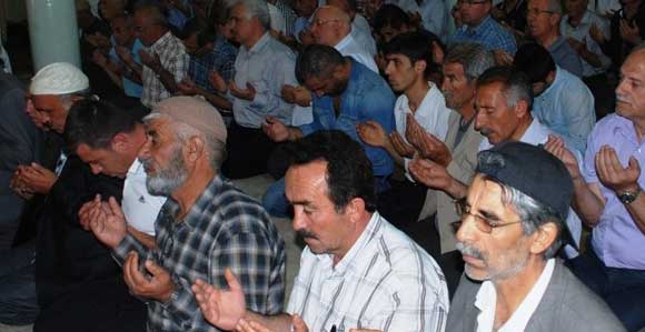 İBRAHİM TENNURİ HAZRETLERİ’Nİ ANMA ETKİNLİĞİ’NE YOĞUN İLGİ